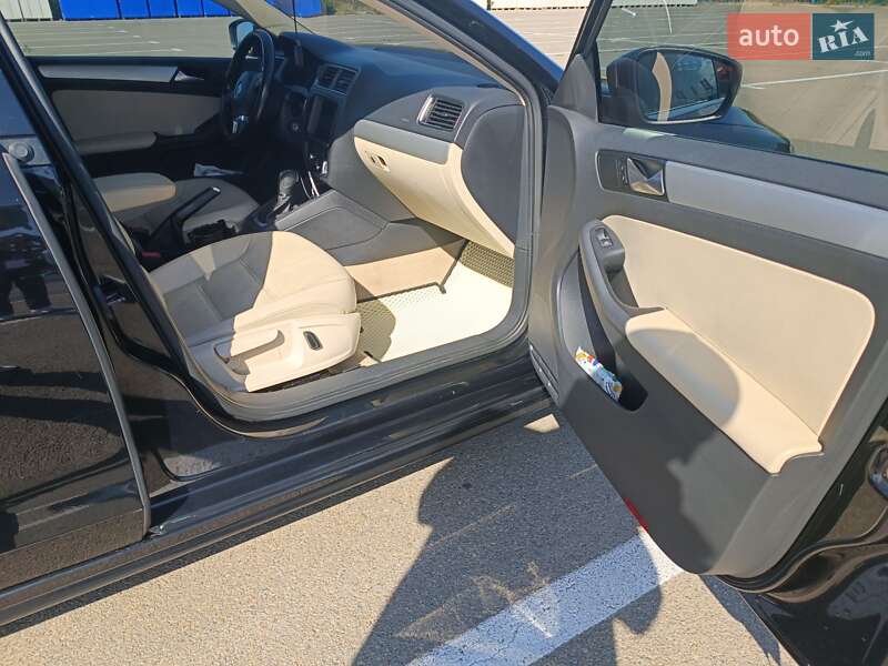 Седан Volkswagen Jetta 2013 в Кривому Розі