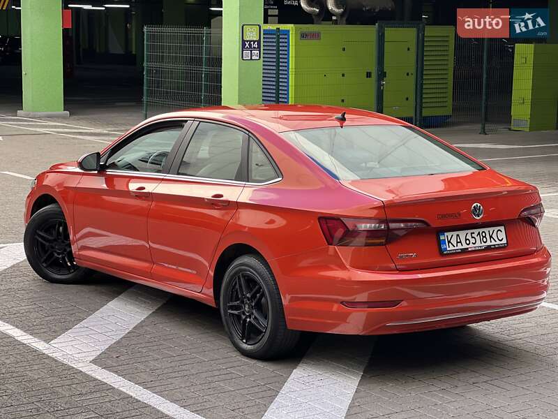Седан Volkswagen Jetta 2019 в Киеве