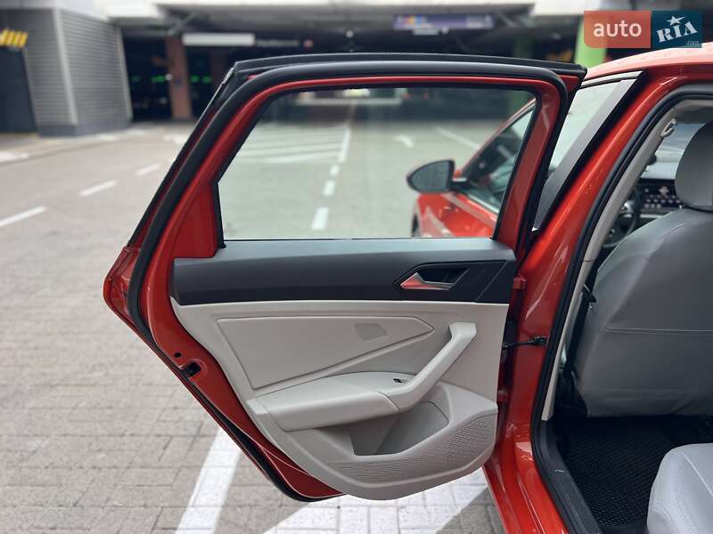 Седан Volkswagen Jetta 2019 в Киеве