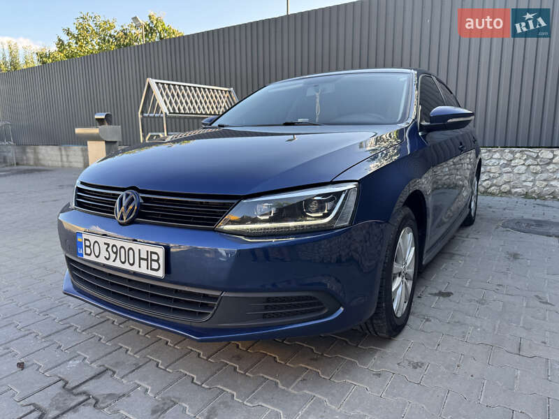 Седан Volkswagen Jetta 2013 в 