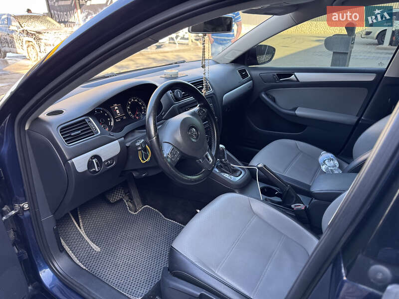 Седан Volkswagen Jetta 2013 в Тернополе