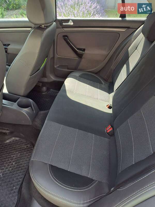 Седан Volkswagen Jetta 2006 в Хмельницком