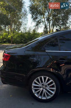 Седан Volkswagen Jetta 2014 в 