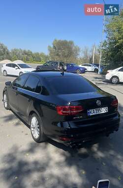 Седан Volkswagen Jetta 2014 в 