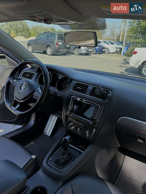 Седан Volkswagen Jetta 2014 в Києві фото 29 Седан Volkswagen Jetta 2014 в Києві