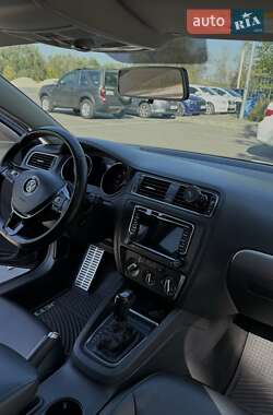 Седан Volkswagen Jetta 2014 в 