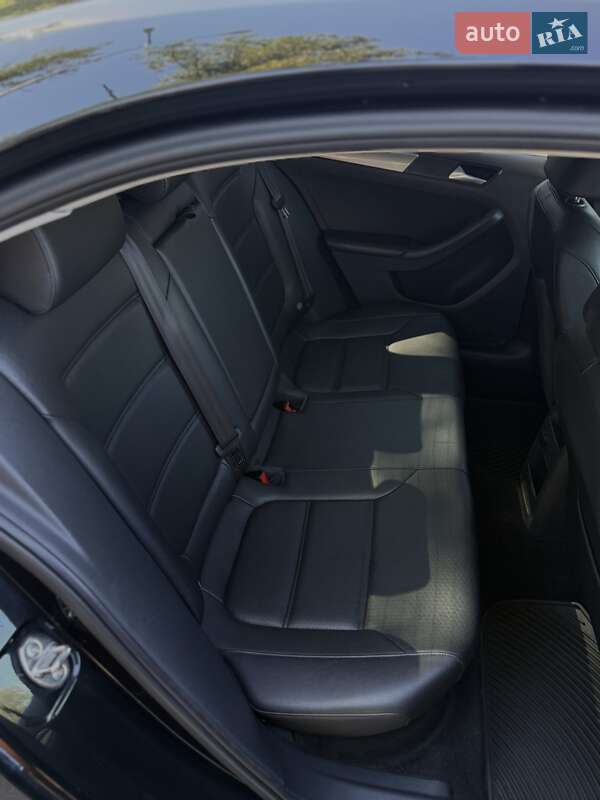Седан Volkswagen Jetta 2014 в Києві фото 39 Седан Volkswagen Jetta 2014 в Києві