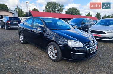 Седан Volkswagen Jetta 2010 в 