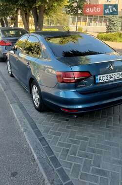 Седан Volkswagen Jetta 2015 в 