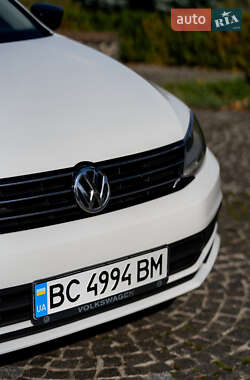 Седан Volkswagen Jetta 2015 в 