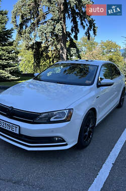 Седан Volkswagen Jetta 2015 в 