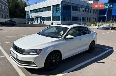 Седан Volkswagen Jetta 2015 в 