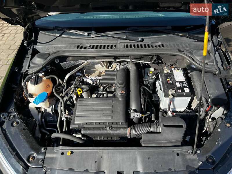 Седан Volkswagen Jetta 2016 в Львове