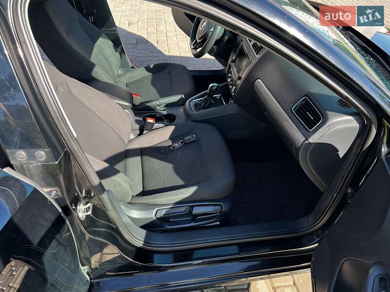 Седан Volkswagen Jetta 2016 в Львове