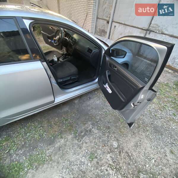 Седан Volkswagen Jetta 2015 в Києві