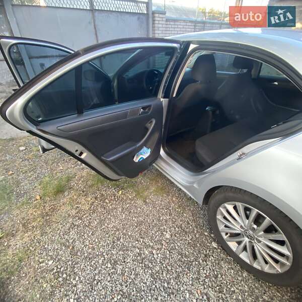 Седан Volkswagen Jetta 2015 в Києві