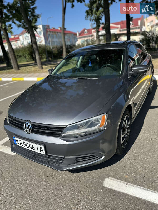 Седан Volkswagen Jetta 2013 в Киеве фото Седан Volkswagen Jetta 2013 в Киеве
