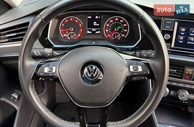 Седан Volkswagen Jetta 2020 в 