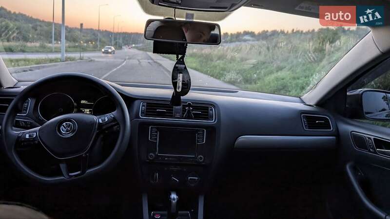 Седан Volkswagen Jetta 2016 в Львове