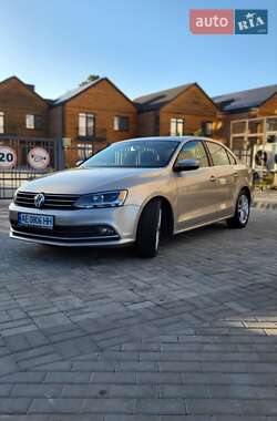 Седан Volkswagen Jetta 2015 в 