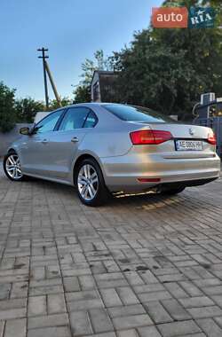 Седан Volkswagen Jetta 2015 в 