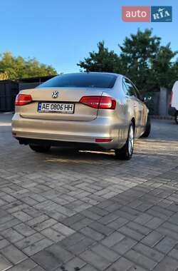 Седан Volkswagen Jetta 2015 в 