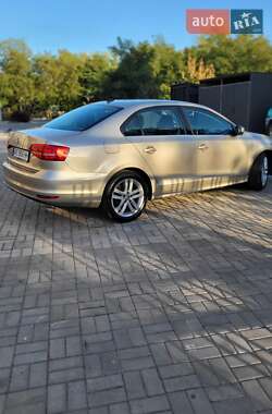 Седан Volkswagen Jetta 2015 в 