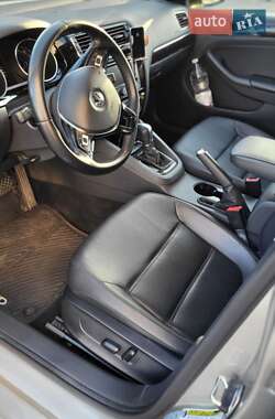 Седан Volkswagen Jetta 2015 в 