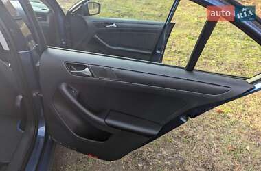 Седан Volkswagen Jetta 2015 в Ужгороде