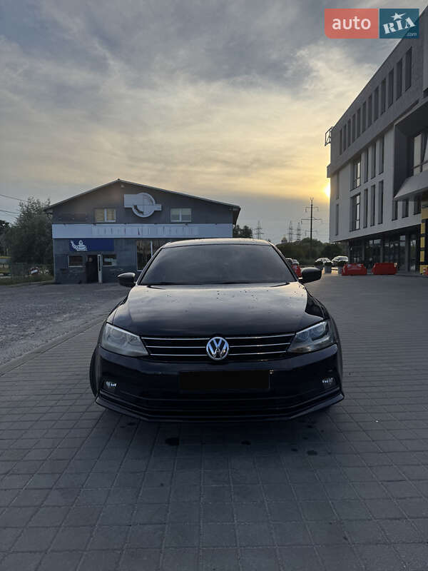 Седан Volkswagen Jetta 2016 в Львові
