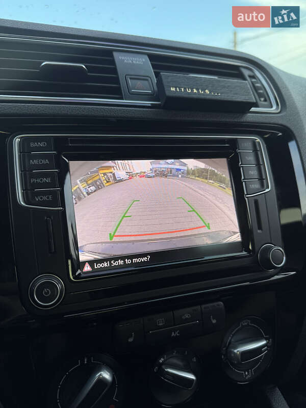 Седан Volkswagen Jetta 2016 в Львове