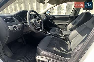 Седан Volkswagen Jetta 2017 в 