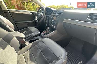 Седан Volkswagen Jetta 2017 в 