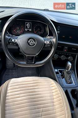 Седан Volkswagen Jetta 2019 в 