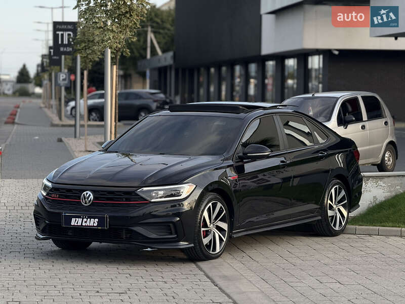 Седан Volkswagen Jetta 2019 в Ужгороді