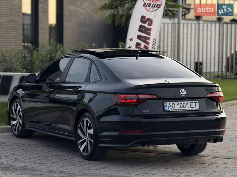 Седан Volkswagen Jetta 2019 в Ужгороді