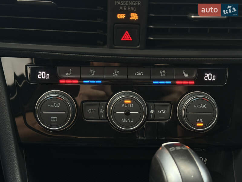 Седан Volkswagen Jetta 2019 в Ужгороді