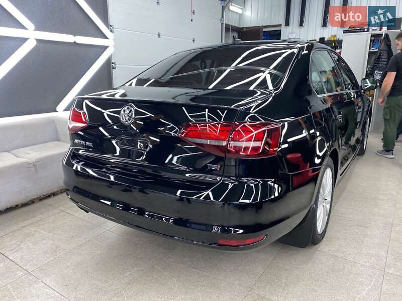 Седан Volkswagen Jetta 2015 в Києві