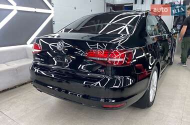 Седан Volkswagen Jetta 2015 в 
