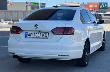 Седан Volkswagen Jetta 2011 в 