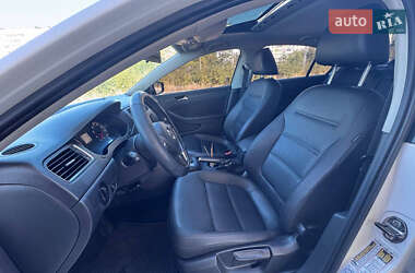 Седан Volkswagen Jetta 2011 в 