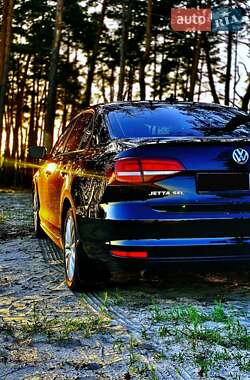 Седан Volkswagen Jetta 2015 в 