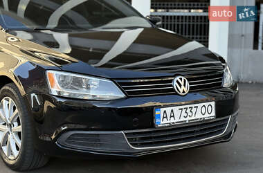 Седан Volkswagen Jetta 2012 в 