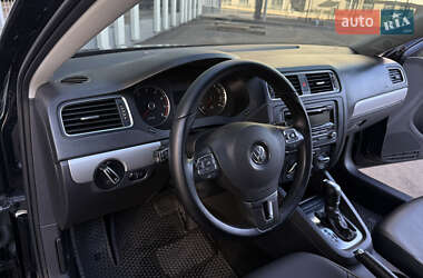 Седан Volkswagen Jetta 2012 в 