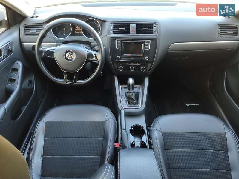 Седан Volkswagen Jetta 2016 в Запоріжжі