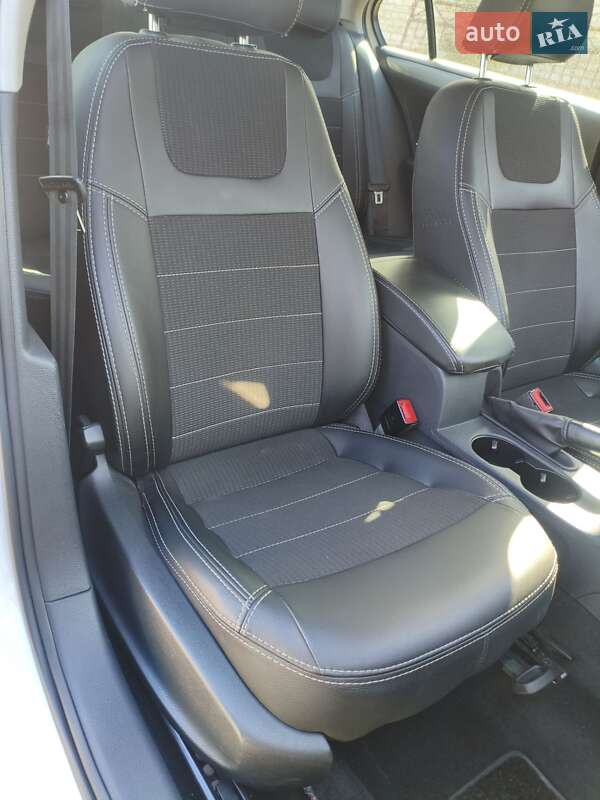 Седан Volkswagen Jetta 2016 в Запоріжжі