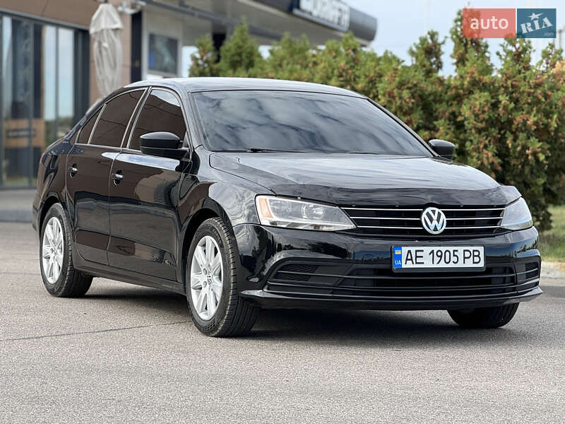 Седан Volkswagen Jetta 2015 в 