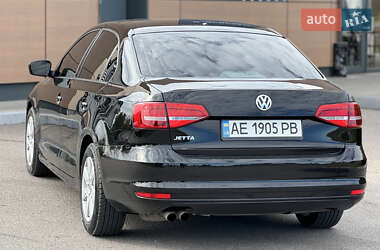 Седан Volkswagen Jetta 2015 в 