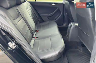Седан Volkswagen Jetta 2015 в 