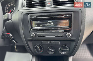 Седан Volkswagen Jetta 2015 в 